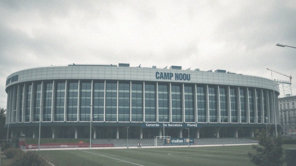 Jakie są skutki długów FC Barcelony dla przyszłości klubu?